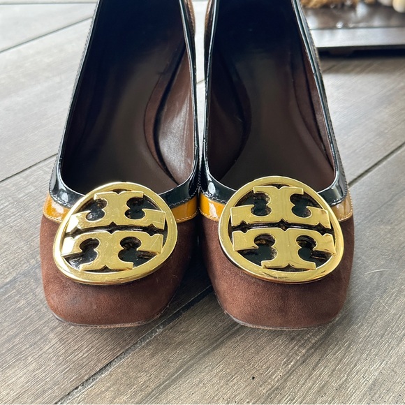 Tory Burch Brown Suede Block Heels with Gold Metal TB emblem. Size 6.5 Women’s - Picture 7 of 8